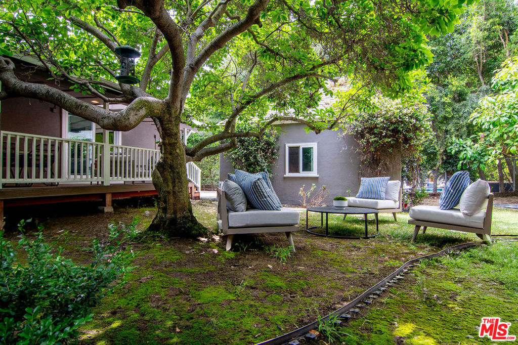 565 N Arden Boulevard Property Photo 1