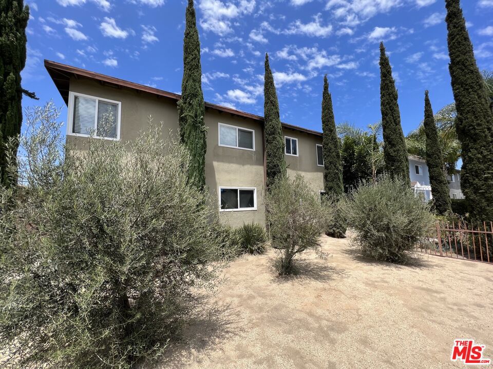 5533 W Jefferson Boulevard Property Photo 2