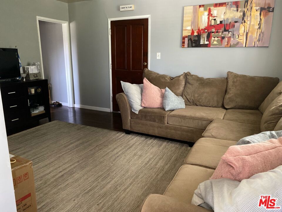 5533 W Jefferson Boulevard Property Photo 6