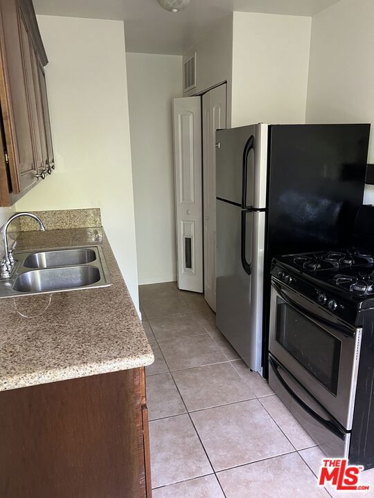 5533 W Jefferson Boulevard Property Photo 9