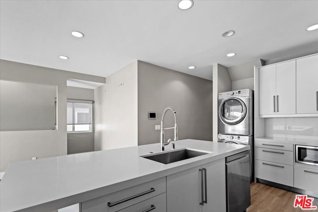 6955 Trolleyway Property Photo 8