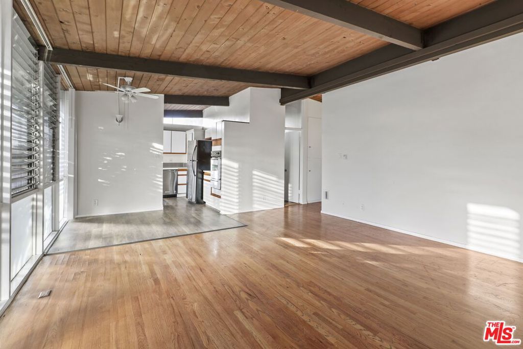 11133 ROSE Avenue 16 Property Photo 1