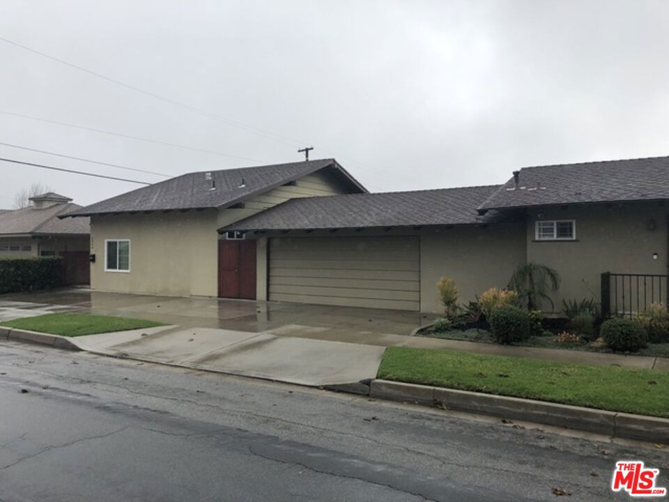 5504 S Corning Avenue Property Photo