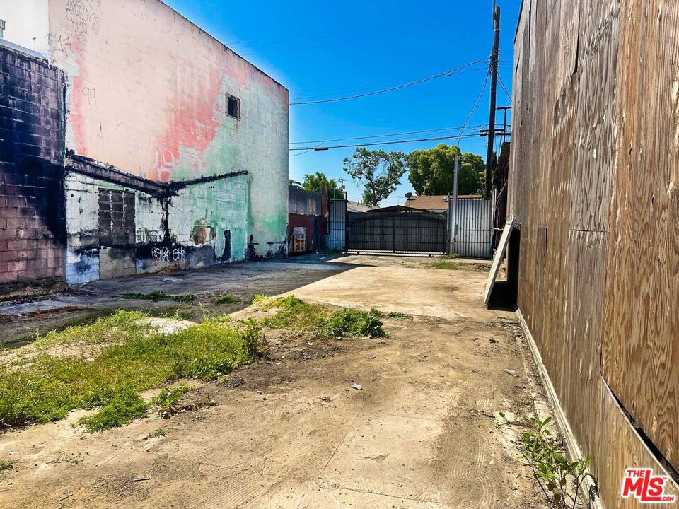 1420 -1424 W Slauson Avenue Property Photo 2