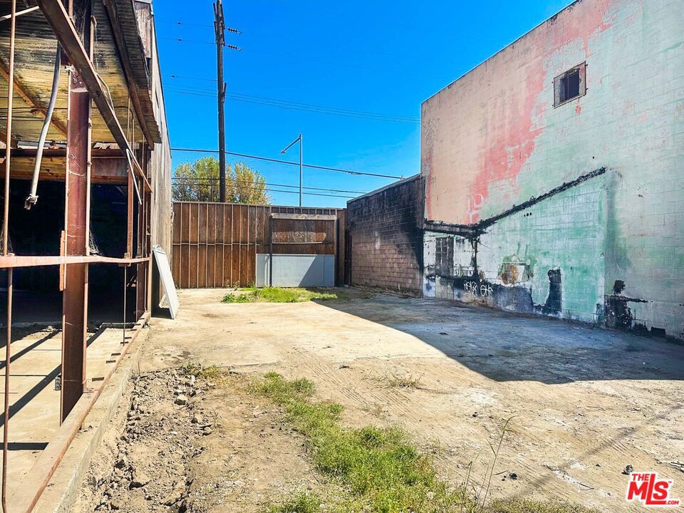 1420 -1424 W Slauson Avenue Property Photo 3