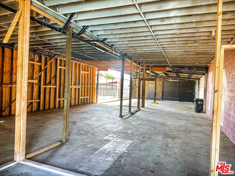1420 -1424 W Slauson Avenue Property Photo 4