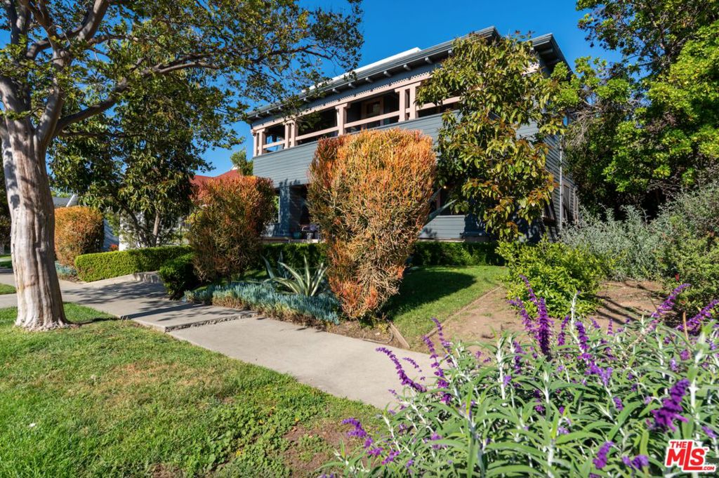 2936 S La Salle Avenue Property Photo 3