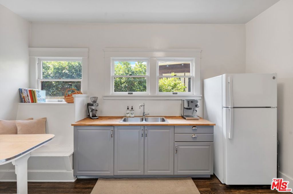 2936 S La Salle Avenue Property Photo 10