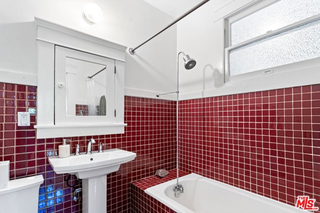 2936 S La Salle Avenue Property Photo 13