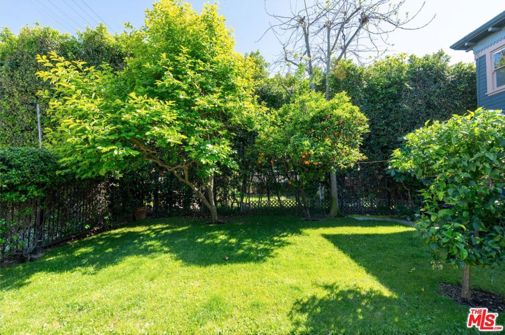 2936 S La Salle Avenue Property Photo 17