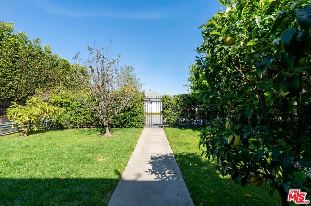 2936 S La Salle Avenue Property Photo 18