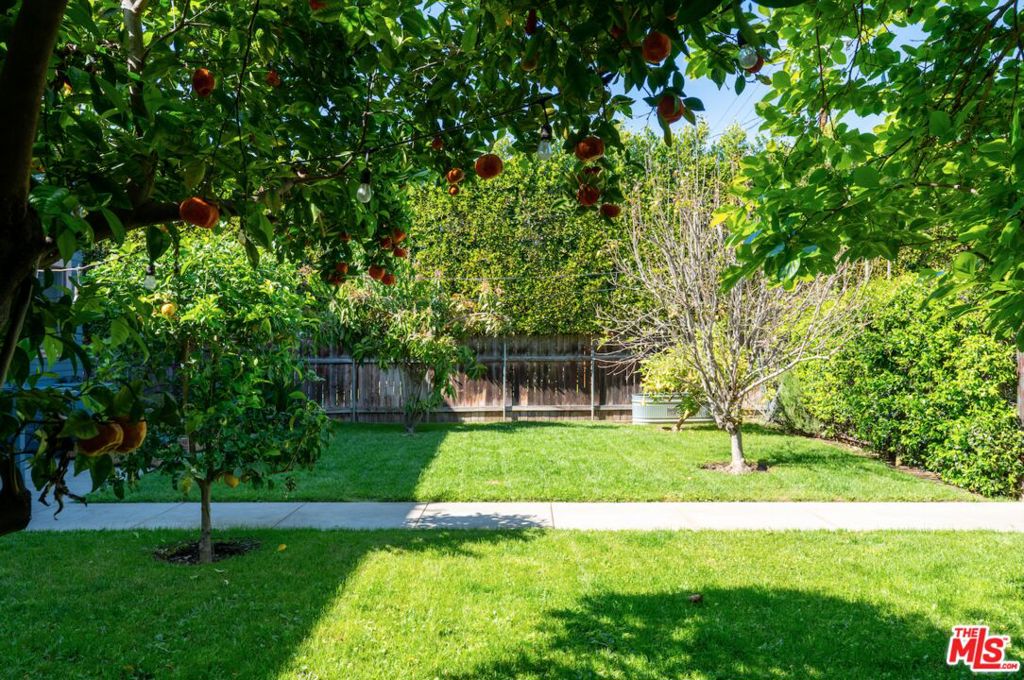 2936 S La Salle Avenue Property Photo 19