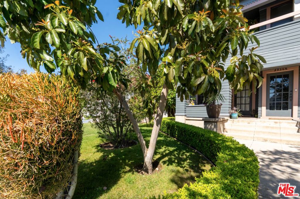 2936 S La Salle Avenue Property Photo 24