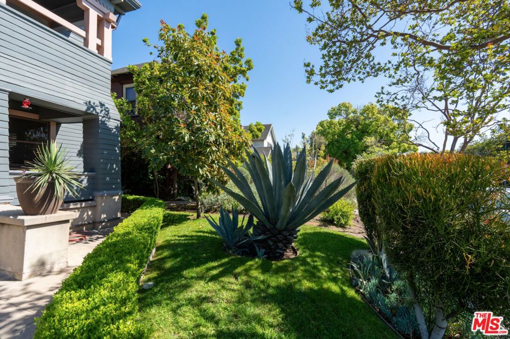 2936 S La Salle Avenue Property Photo 25