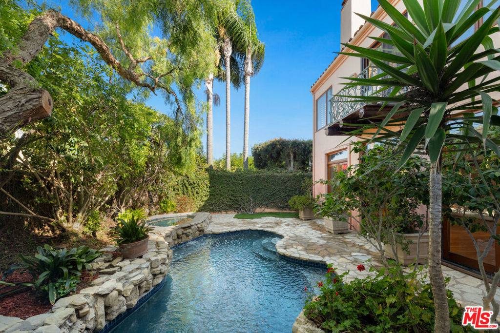 23351 Malibu Colony Road 108a Property Photo 2