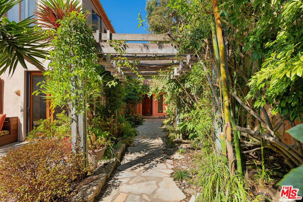 23351 Malibu Colony Road 108a Property Photo 8