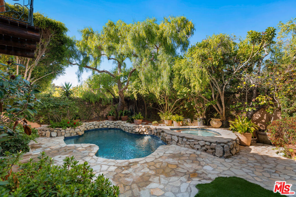 23351 Malibu Colony Road 108a Property Photo 13