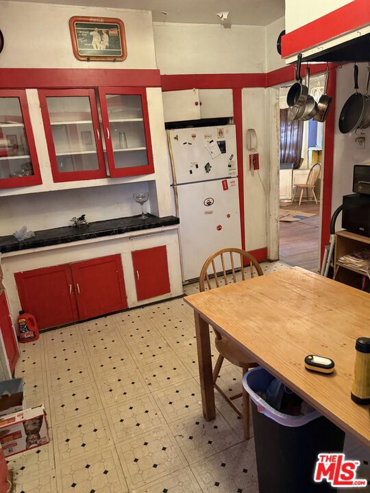 5013 N Huntington Drive Property Photo 9