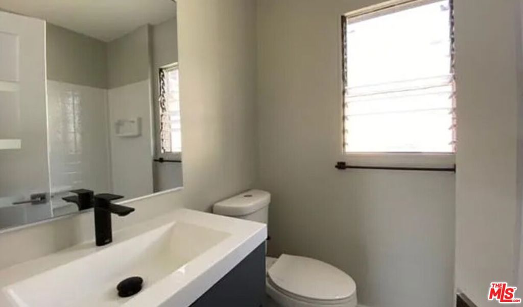 254 S Normandie Avenue Property Photo 13