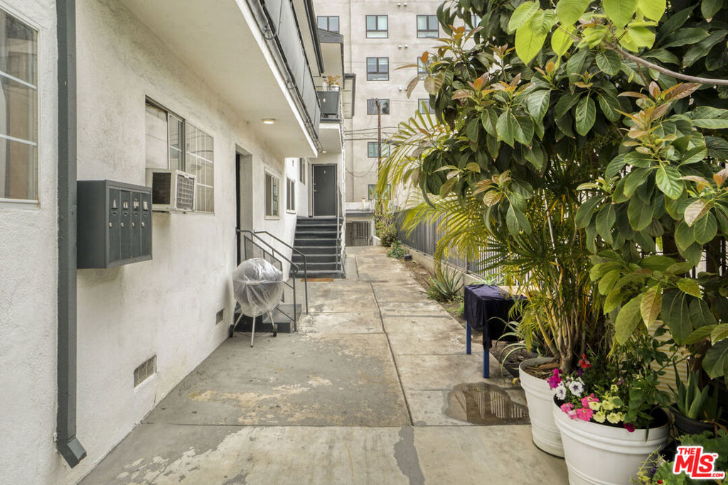 254 S Normandie Avenue Property Photo 27