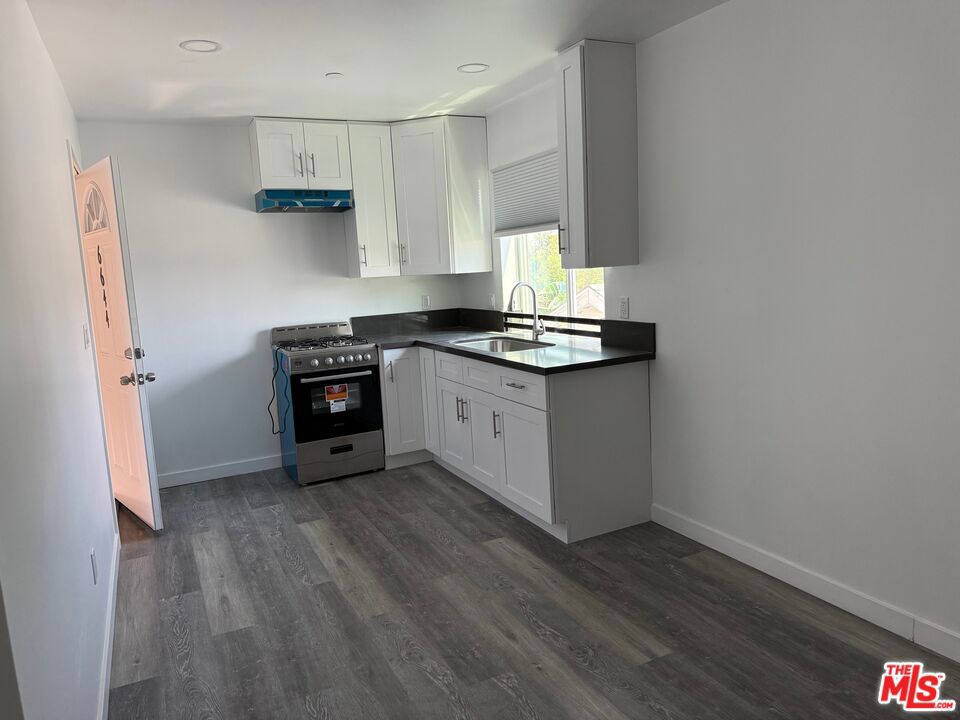 6644 IRVINE Avenue Property Photo 1