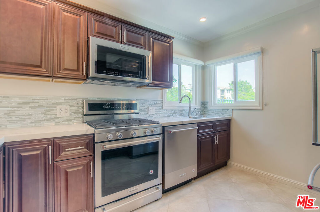 1301 S Beverly Glen Boulevard Property Photo 3