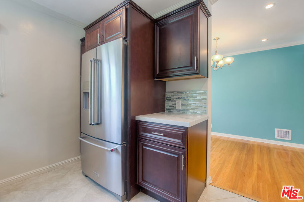 1301 S Beverly Glen Boulevard Property Photo 4