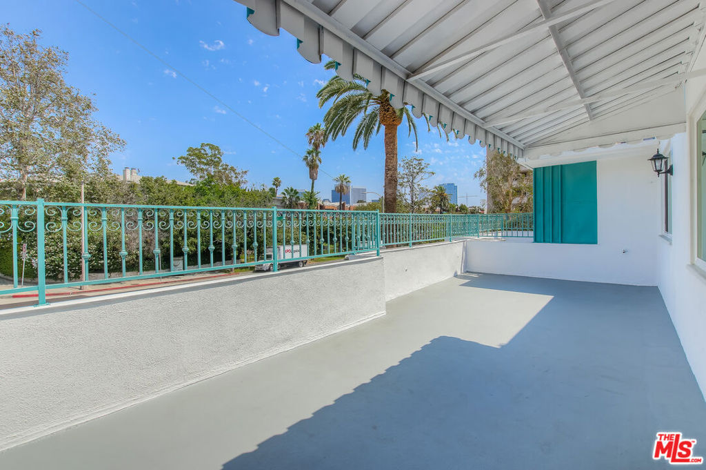1301 S Beverly Glen Boulevard Property Photo 5