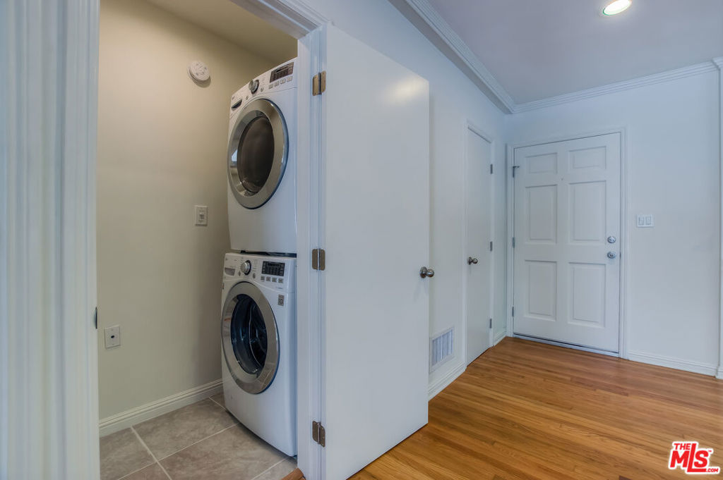 1301 S Beverly Glen Boulevard Property Photo 6