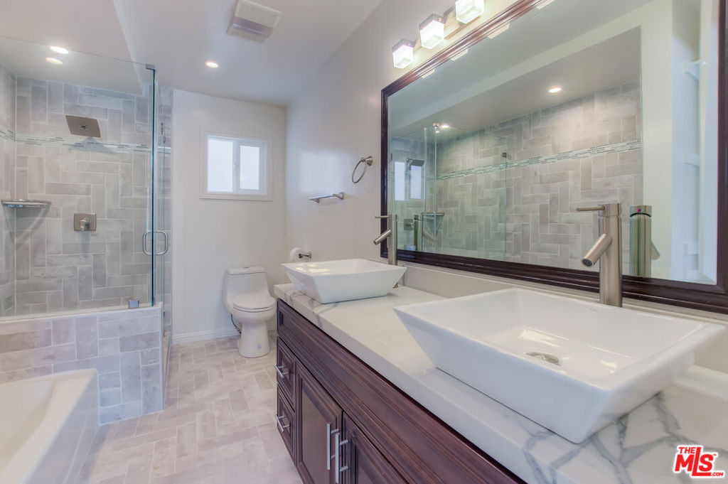 1301 S Beverly Glen Boulevard Property Photo 7