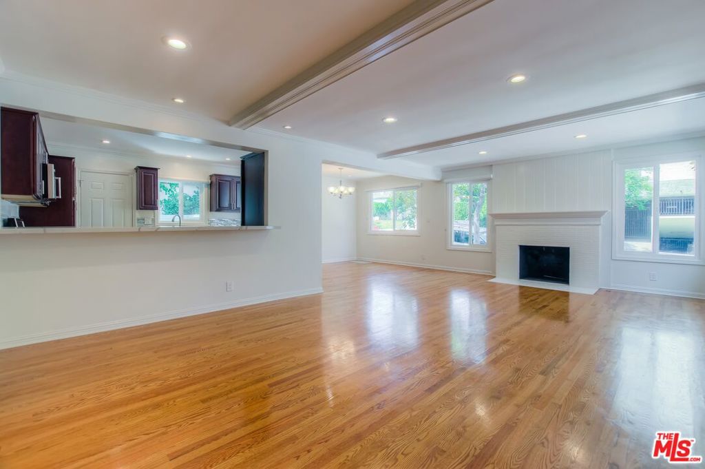 1301 S Beverly Glen Boulevard Property Photo 8