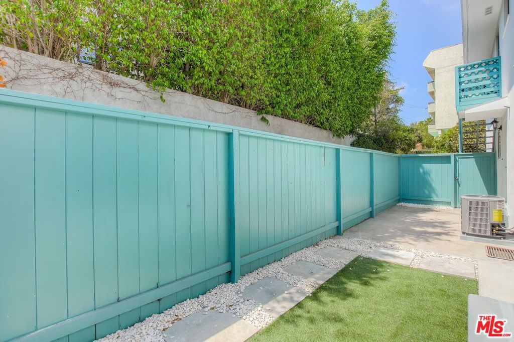 1301 S Beverly Glen Boulevard Property Photo 14
