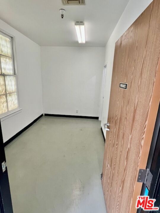 3217 Union Pacific Avenue Property Photo 10