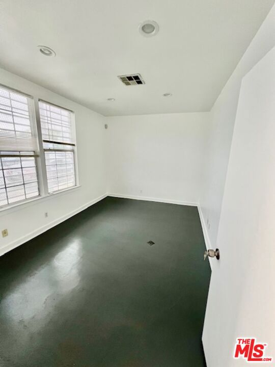3221 Union Pacific Avenue Property Photo 9