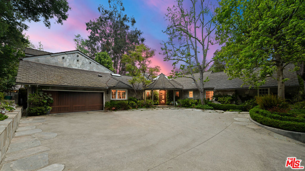2576 Benedict Canyon Drive Property Photo 2