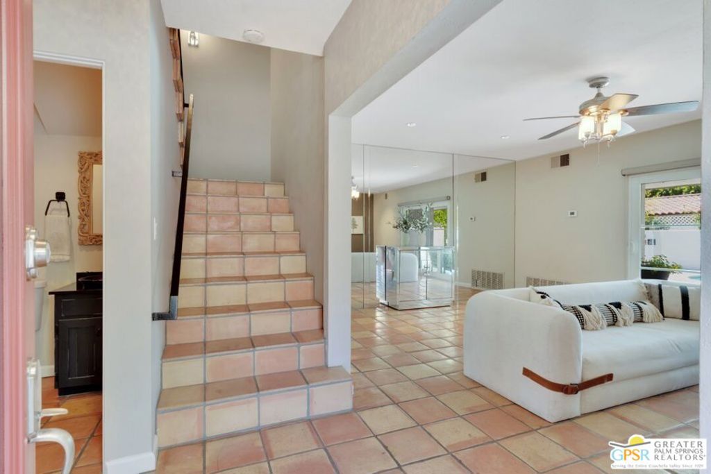 307 W Arenas Road Property Photo 8