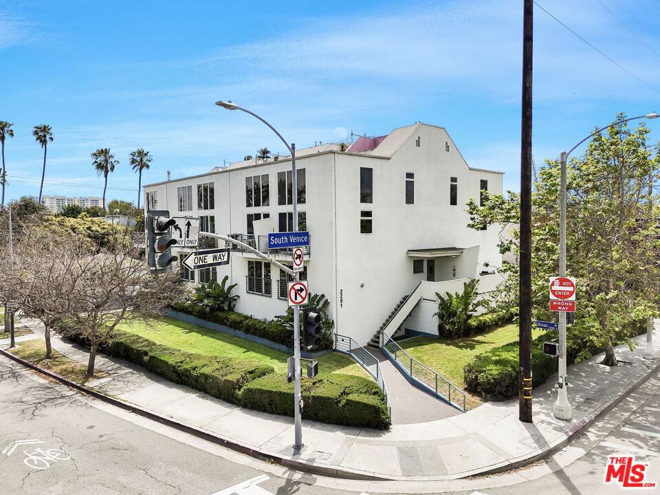 2201 Ocean Avenue Property Photo 2