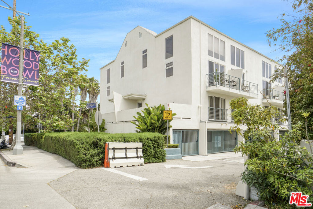 2201 Ocean Avenue Property Photo 3