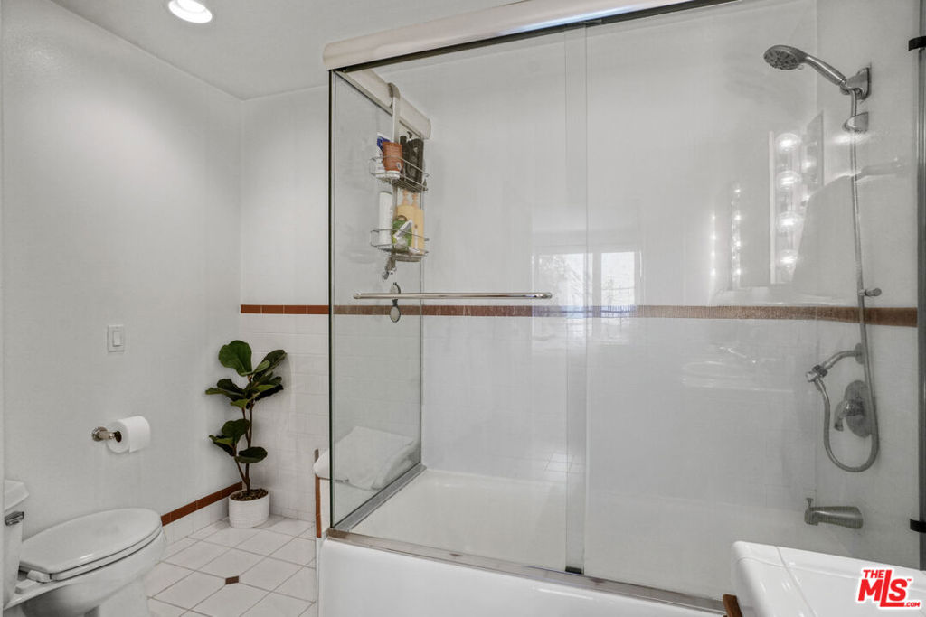 2201 Ocean Avenue Property Photo 17