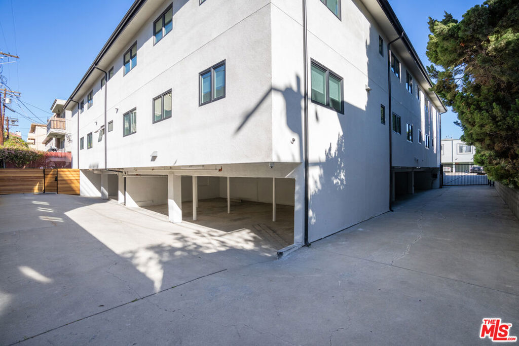 847 S Sherbourne Drive Property Photo 8