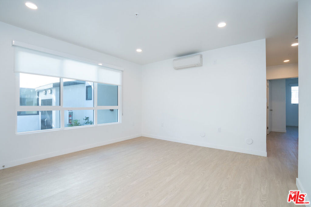 847 S Sherbourne Drive Property Photo 15