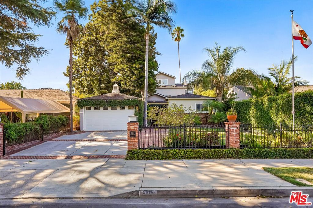 4215 W Mcfarlane Avenue Property Photo