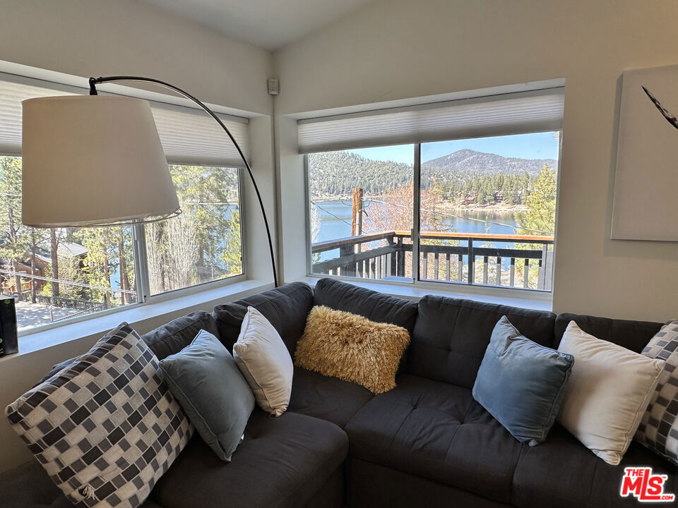 772 Cove Drive Property Photo 8