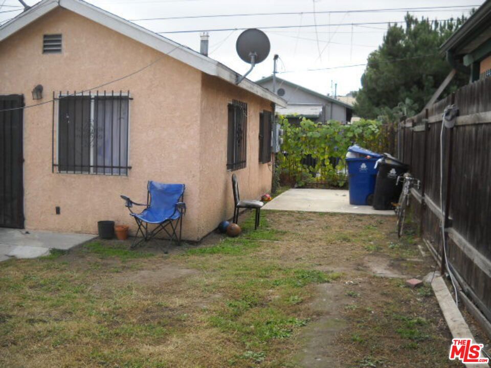 416 416 1/2 E 101st Street Property Photo