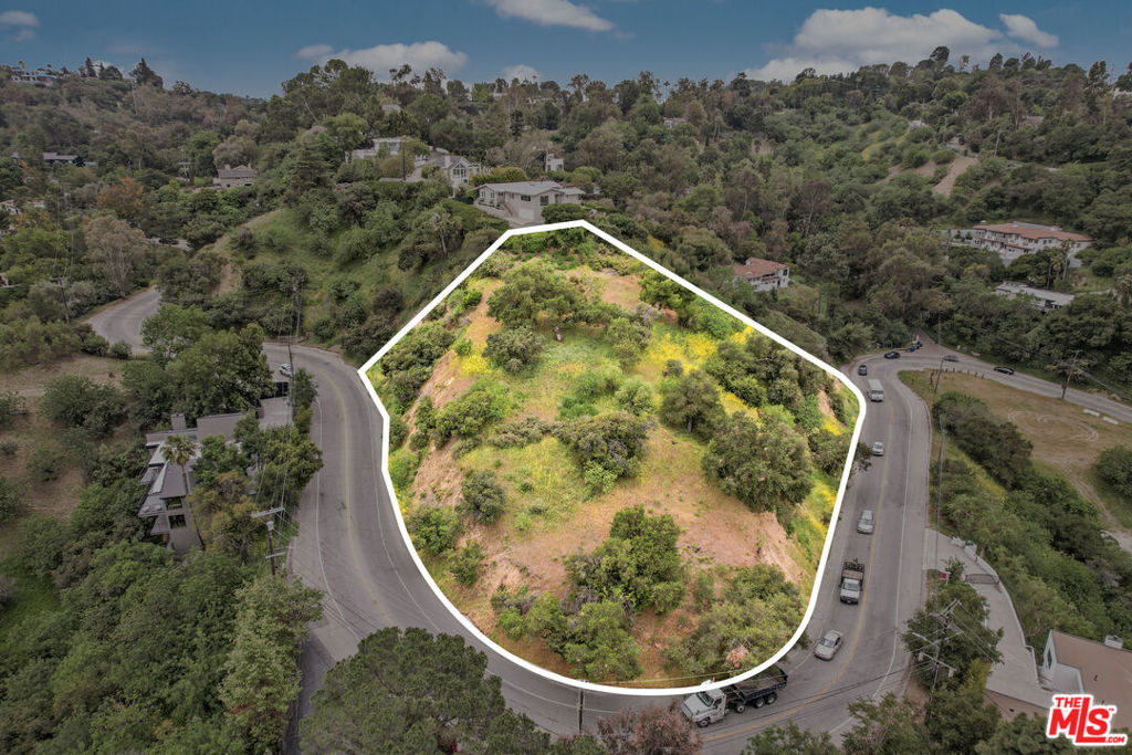 3301 Coldwater Canyon Avenue Property Photo 6