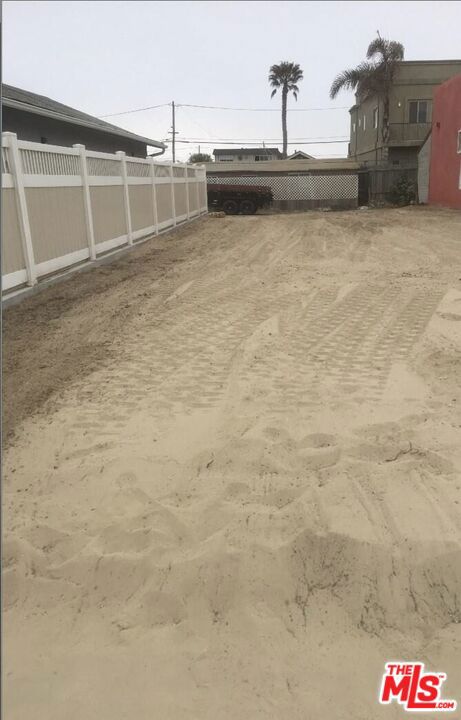 370 Pier Avenue Property Photo 1