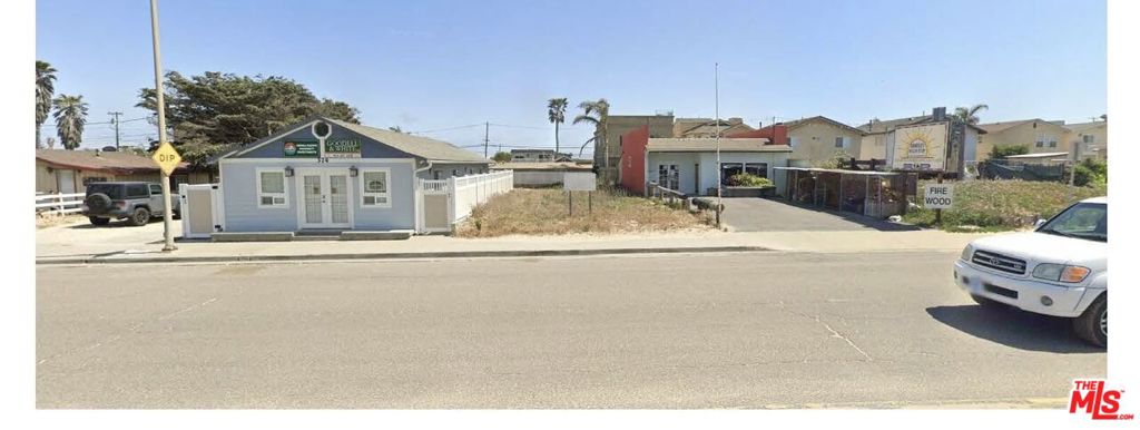 370 Pier Avenue Property Photo 2