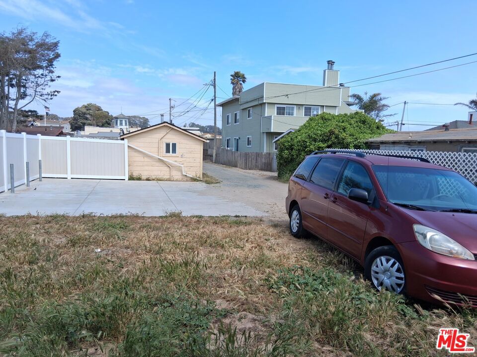 370 Pier Avenue Property Photo 5
