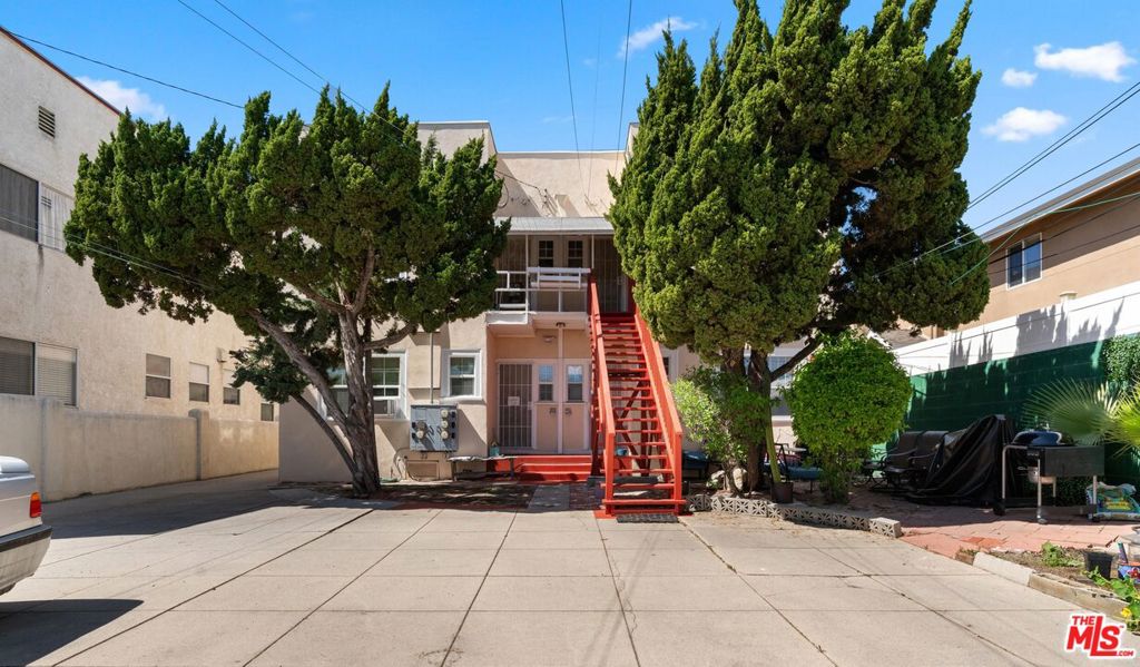 1918 Rosalia Road Property Photo 14