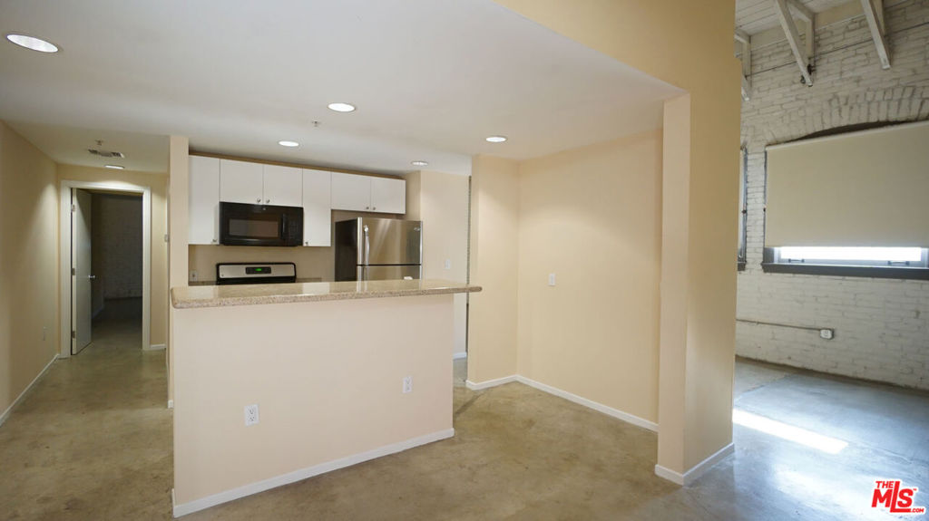 922 W 23rd Street 105 Property Photo 1